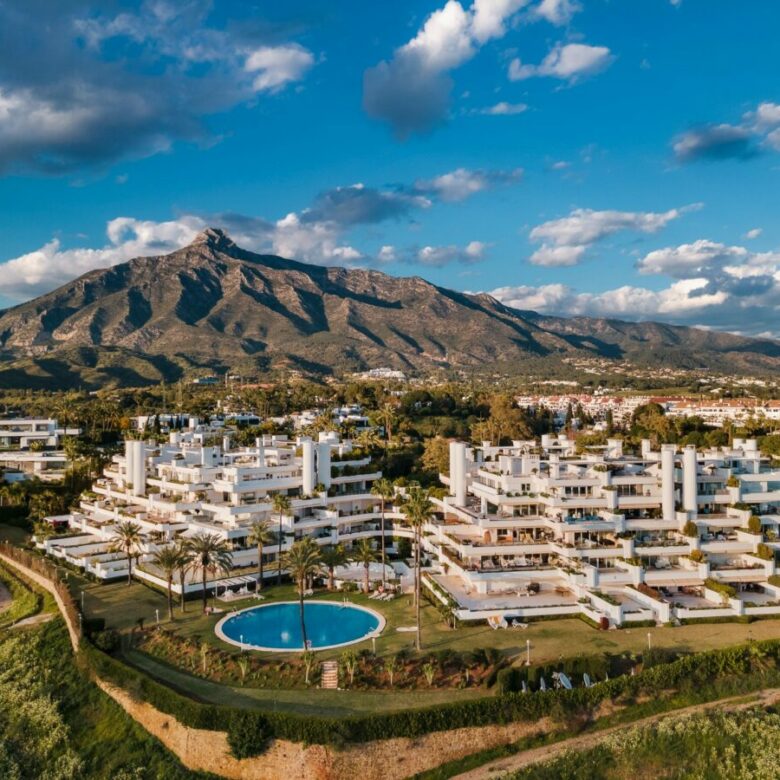 FOR SALE 🏡 Turnkey Three-Bedroom Apartment with Sea Views in a Gated Community – Las Lomas de Marbella Club, Golden Mile, Marbella 🇪🇸