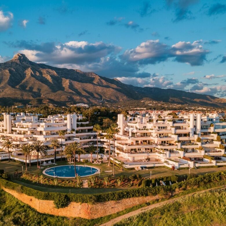 FOR SALE 🏡 Turnkey Three-Bedroom Apartment with Sea Views in a Gated Community – Las Lomas de Marbella Club, Golden Mile, Marbella 🇪🇸