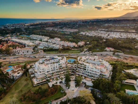FOR SALE 🏡 Turnkey Three-Bedroom Apartment with Sea Views in a Gated Community – Las Lomas de Marbella Club, Golden Mile, Marbella 🇪🇸