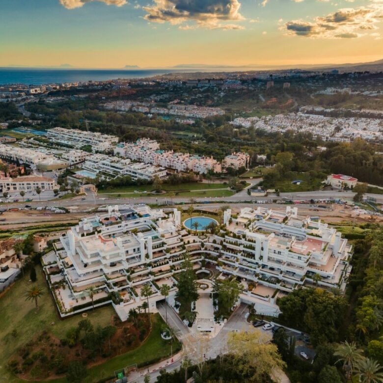 FOR SALE 🏡 Turnkey Three-Bedroom Apartment with Sea Views in a Gated Community – Las Lomas de Marbella Club, Golden Mile, Marbella 🇪🇸