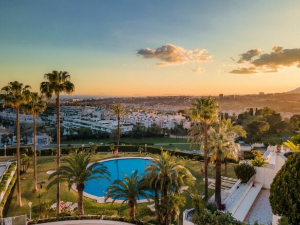 FOR SALE 🏡 Turnkey Three-Bedroom Apartment with Sea Views in a Gated Community – Las Lomas de Marbella Club, Golden Mile, Marbella 🇪🇸