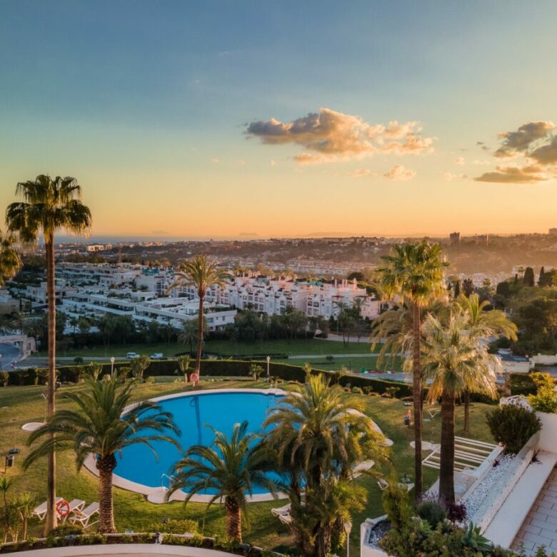 FOR SALE 🏡 Turnkey Three-Bedroom Apartment with Sea Views in a Gated Community – Las Lomas de Marbella Club, Golden Mile, Marbella 🇪🇸