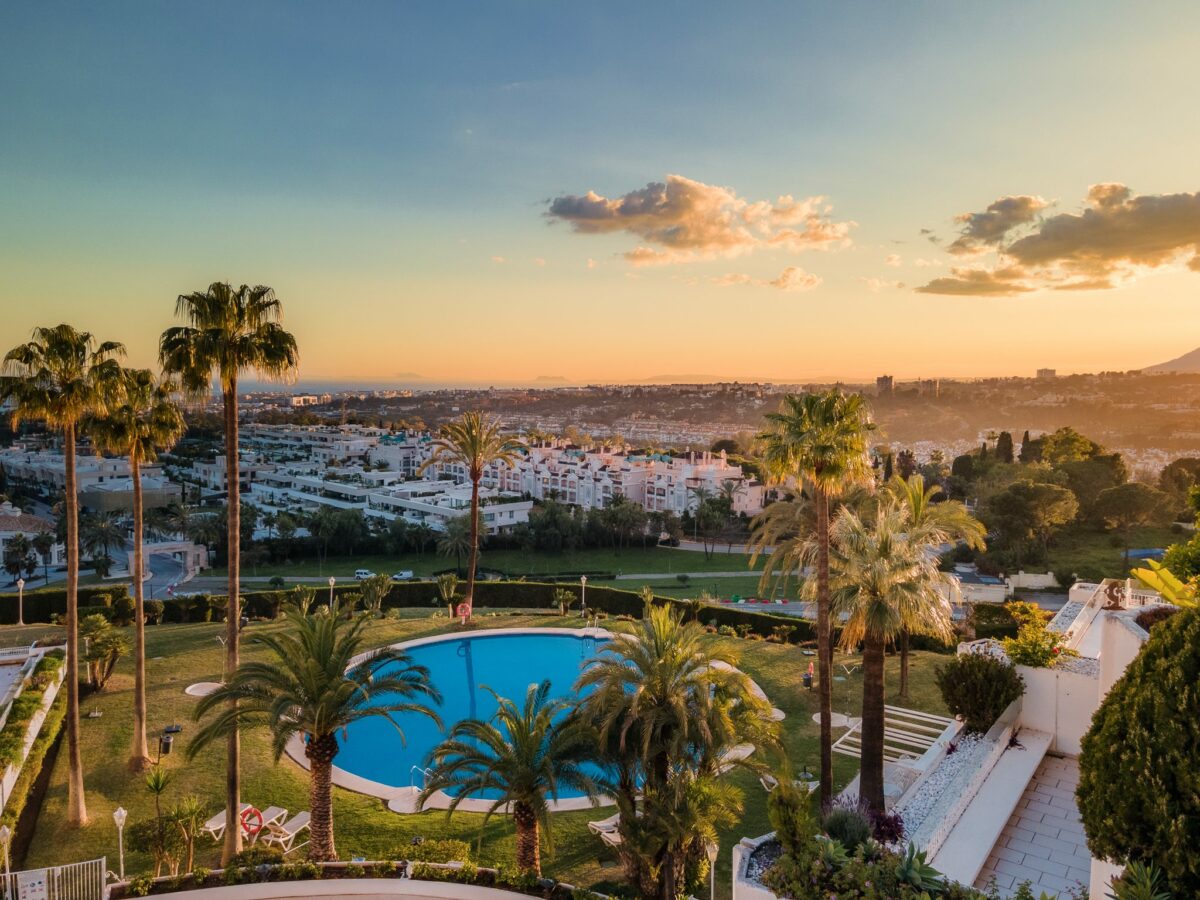 FOR SALE 🏡 Turnkey Three-Bedroom Apartment with Sea Views in a Gated Community – Las Lomas de Marbella Club, Golden Mile, Marbella 🇪🇸