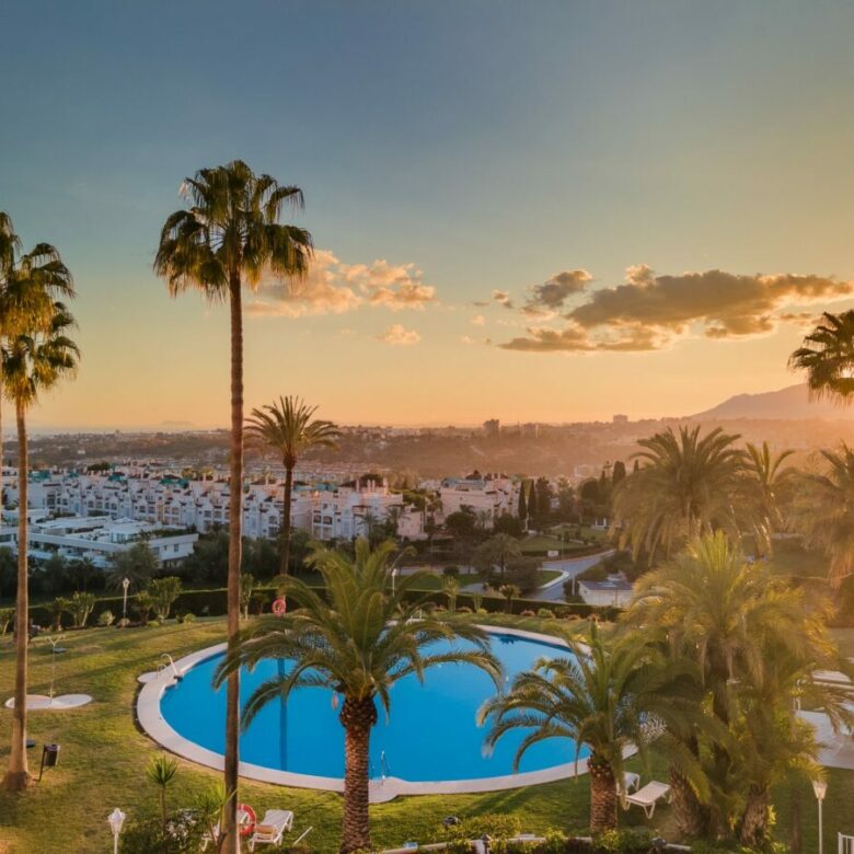 FOR SALE 🏡 Turnkey Three-Bedroom Apartment with Sea Views in a Gated Community – Las Lomas de Marbella Club, Golden Mile, Marbella 🇪🇸