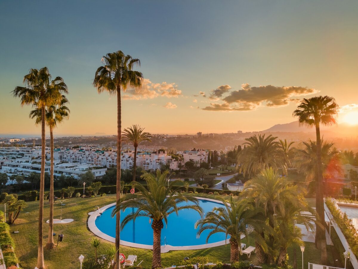 FOR SALE 🏡 Turnkey Three-Bedroom Apartment with Sea Views in a Gated Community – Las Lomas de Marbella Club, Golden Mile, Marbella 🇪🇸