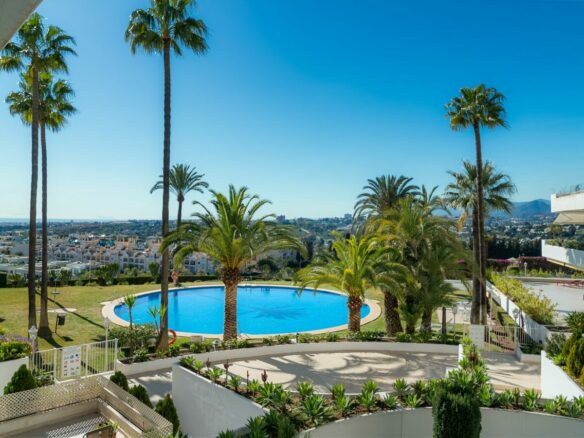 FOR SALE 🏡 Turnkey Three-Bedroom Apartment with Sea Views in a Gated Community – Las Lomas de Marbella Club, Golden Mile, Marbella 🇪🇸