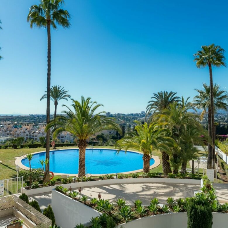 FOR SALE 🏡 Turnkey Three-Bedroom Apartment with Sea Views in a Gated Community – Las Lomas de Marbella Club, Golden Mile, Marbella 🇪🇸
