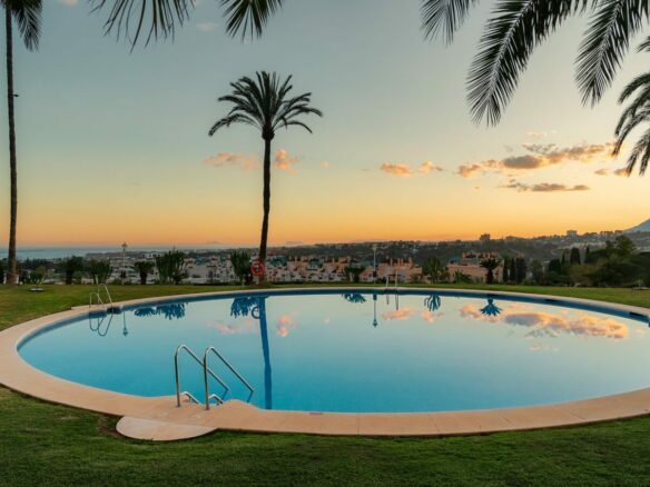FOR SALE 🏡 Turnkey Three-Bedroom Apartment with Sea Views in a Gated Community – Las Lomas de Marbella Club, Golden Mile, Marbella 🇪🇸