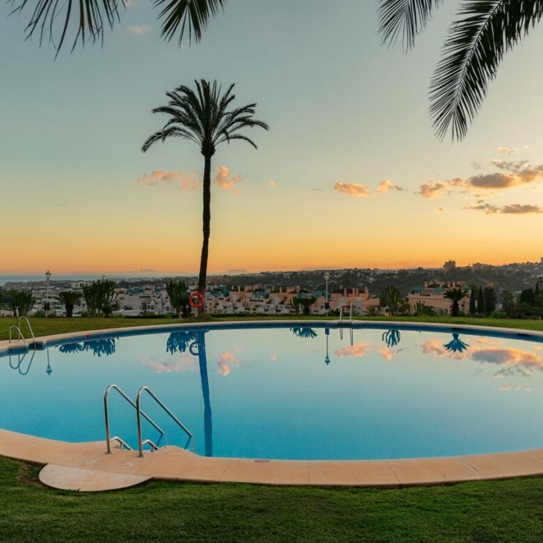 FOR SALE 🏡 Turnkey Three-Bedroom Apartment with Sea Views in a Gated Community – Las Lomas de Marbella Club, Golden Mile, Marbella 🇪🇸