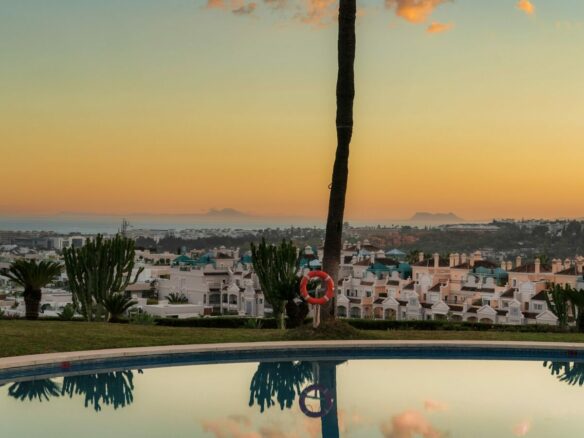 FOR SALE 🏡 Turnkey Three-Bedroom Apartment with Sea Views in a Gated Community – Las Lomas de Marbella Club, Golden Mile, Marbella 🇪🇸
