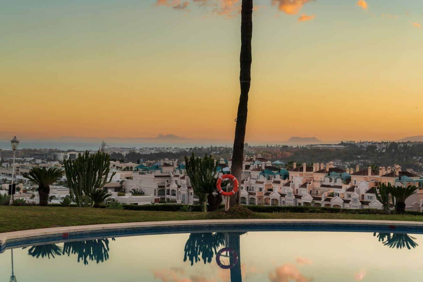 FOR SALE 🏡 Turnkey Three-Bedroom Apartment with Sea Views in a Gated Community – Las Lomas de Marbella Club, Golden Mile, Marbella 🇪🇸