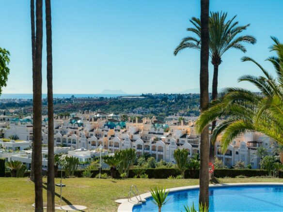 FOR SALE 🏡 Turnkey Three-Bedroom Apartment with Sea Views in a Gated Community – Las Lomas de Marbella Club, Golden Mile, Marbella 🇪🇸