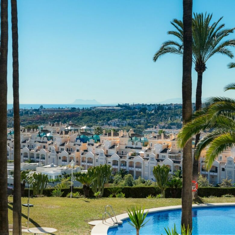 FOR SALE 🏡 Turnkey Three-Bedroom Apartment with Sea Views in a Gated Community – Las Lomas de Marbella Club, Golden Mile, Marbella 🇪🇸