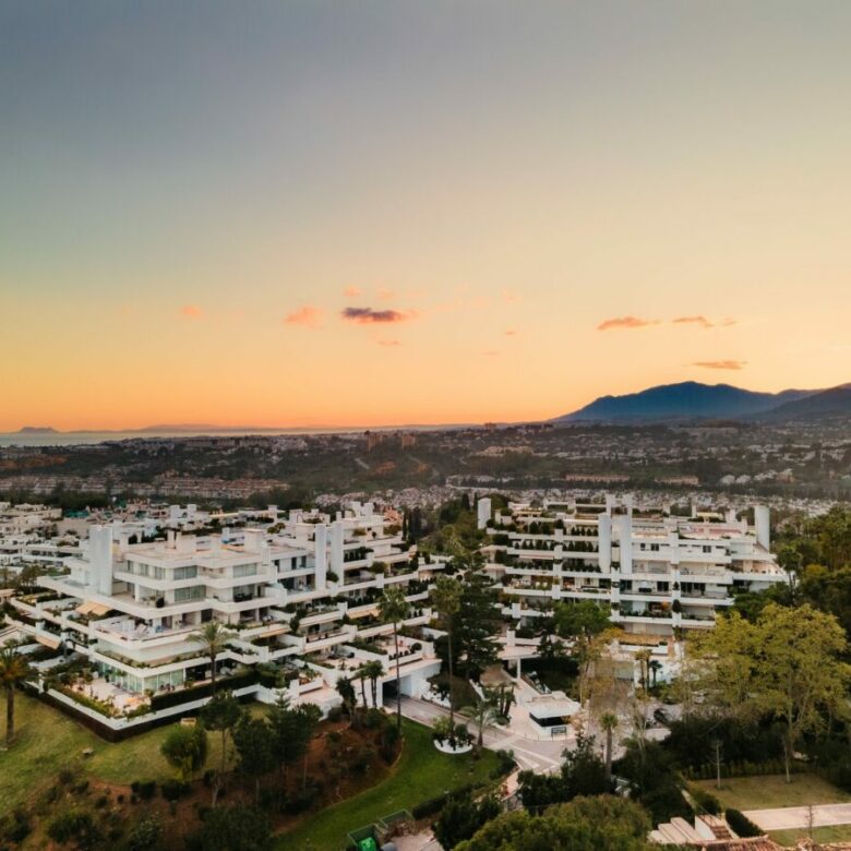 FOR SALE 🏡 Turnkey Three-Bedroom Apartment with Sea Views in a Gated Community – Las Lomas de Marbella Club, Golden Mile, Marbella 🇪🇸