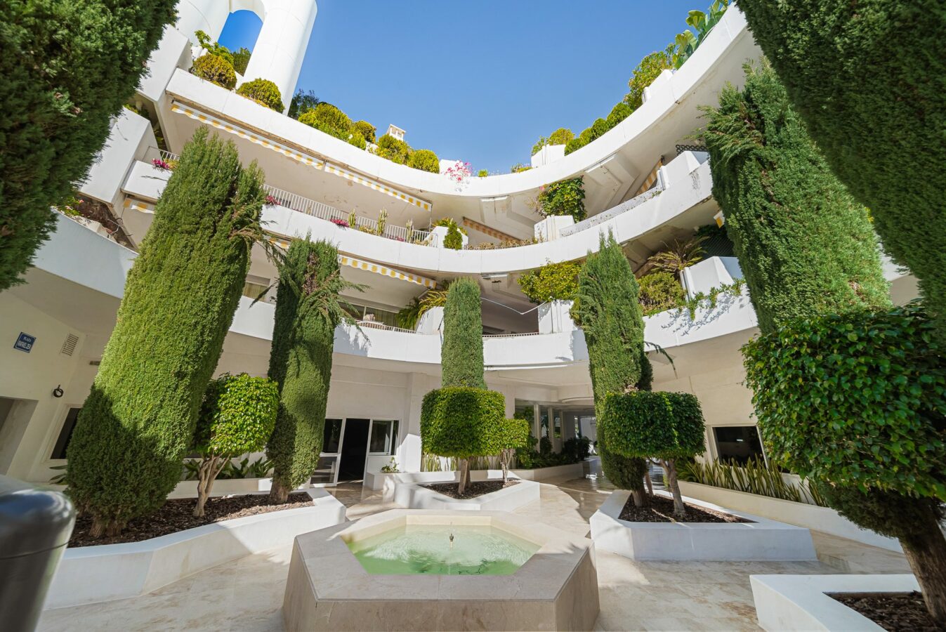 FOR SALE 🏡 Turnkey Three-Bedroom Apartment with Sea Views in a Gated Community – Las Lomas de Marbella Club, Golden Mile, Marbella 🇪🇸