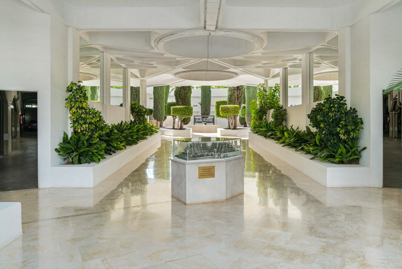 FOR SALE 🏡 Turnkey Three-Bedroom Apartment with Sea Views in a Gated Community – Las Lomas de Marbella Club, Golden Mile, Marbella 🇪🇸