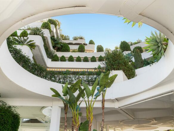 FOR SALE 🏡 Turnkey Three-Bedroom Apartment with Sea Views in a Gated Community – Las Lomas de Marbella Club, Golden Mile, Marbella 🇪🇸