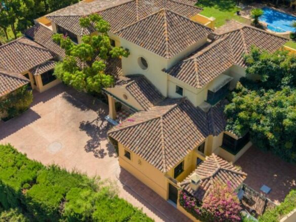 FOR SALE 🏡 Luxury 6 Bedroom Villa with Heated Pool Walking Distance to the Beach – Casasola, Estepona 🇪🇸
