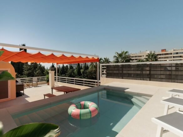 FOR SALE 🏡 Refurbished Three-Bedroom Penthouse with Private Rooftop Pool – Marbella Centre, Marbella 🇪🇸