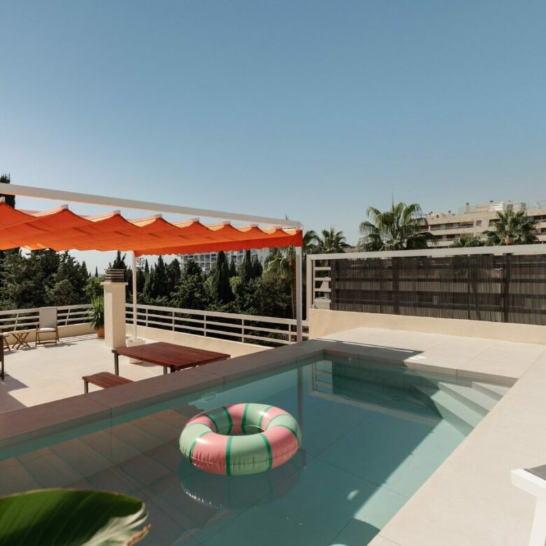FOR SALE 🏡 Refurbished Three-Bedroom Penthouse with Private Rooftop Pool – Marbella Centre, Marbella 🇪🇸
