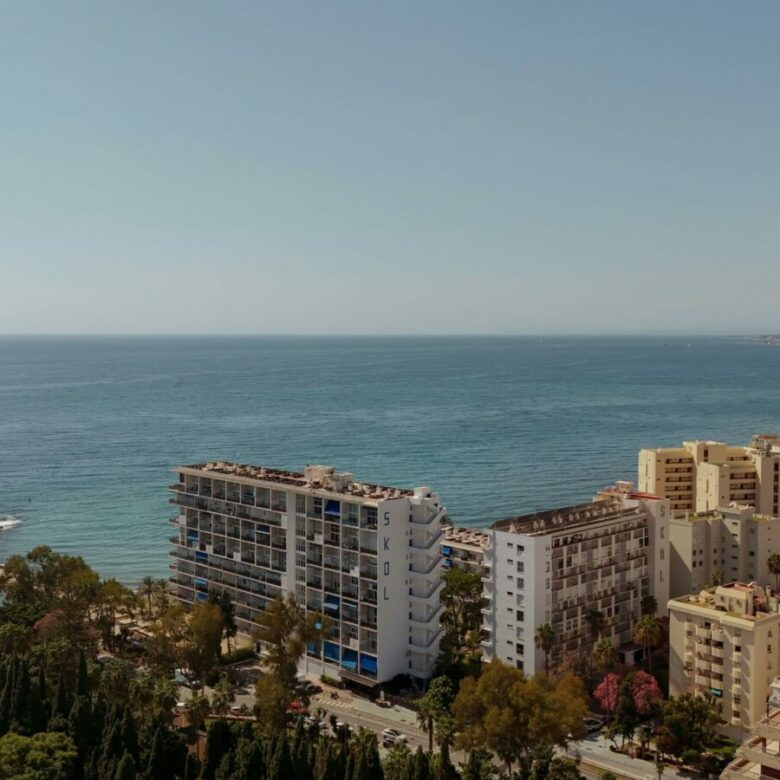 FOR SALE 🏡 Refurbished Three-Bedroom Penthouse with Private Rooftop Pool – Marbella Centre, Marbella 🇪🇸