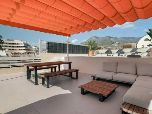 FOR SALE 🏡 Refurbished Three-Bedroom Penthouse with Private Rooftop Pool – Marbella Centre, Marbella 🇪🇸