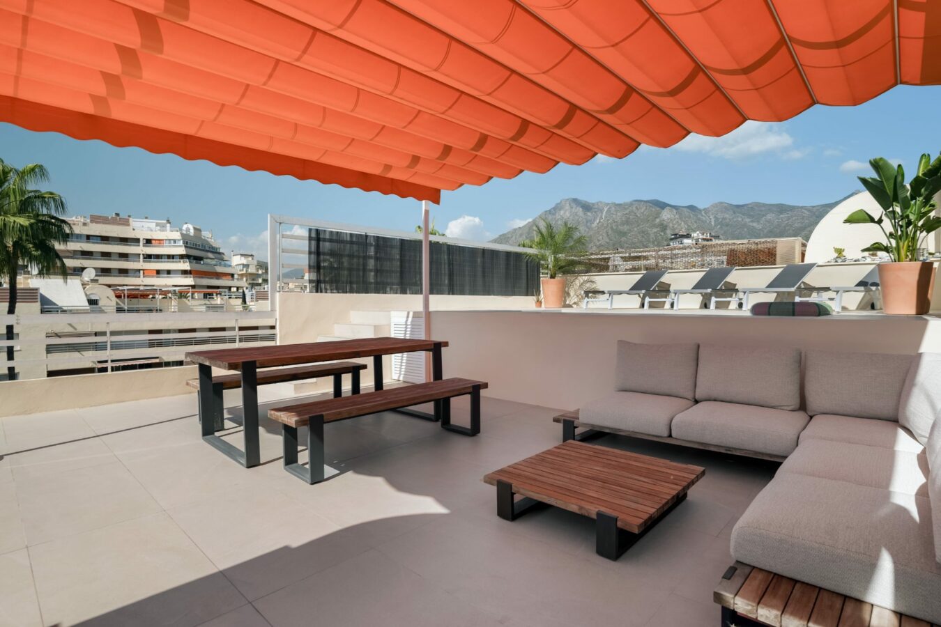 FOR SALE 🏡 Refurbished Three-Bedroom Penthouse with Private Rooftop Pool – Marbella Centre, Marbella 🇪🇸