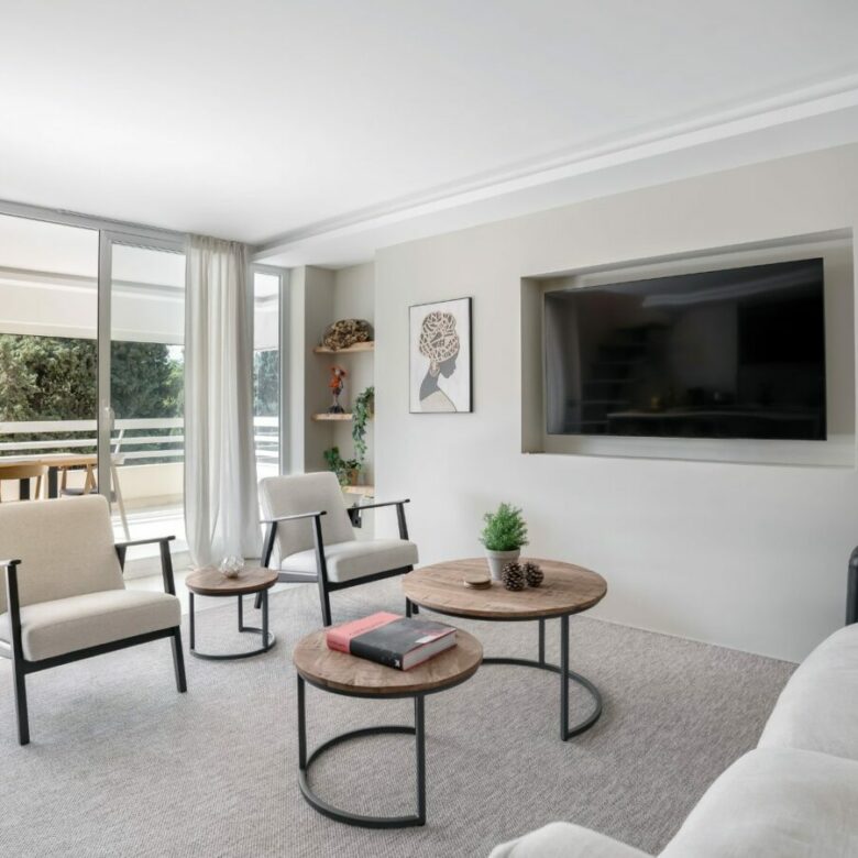 FOR SALE 🏡 Refurbished Three-Bedroom Penthouse with Private Rooftop Pool – Marbella Centre, Marbella 🇪🇸