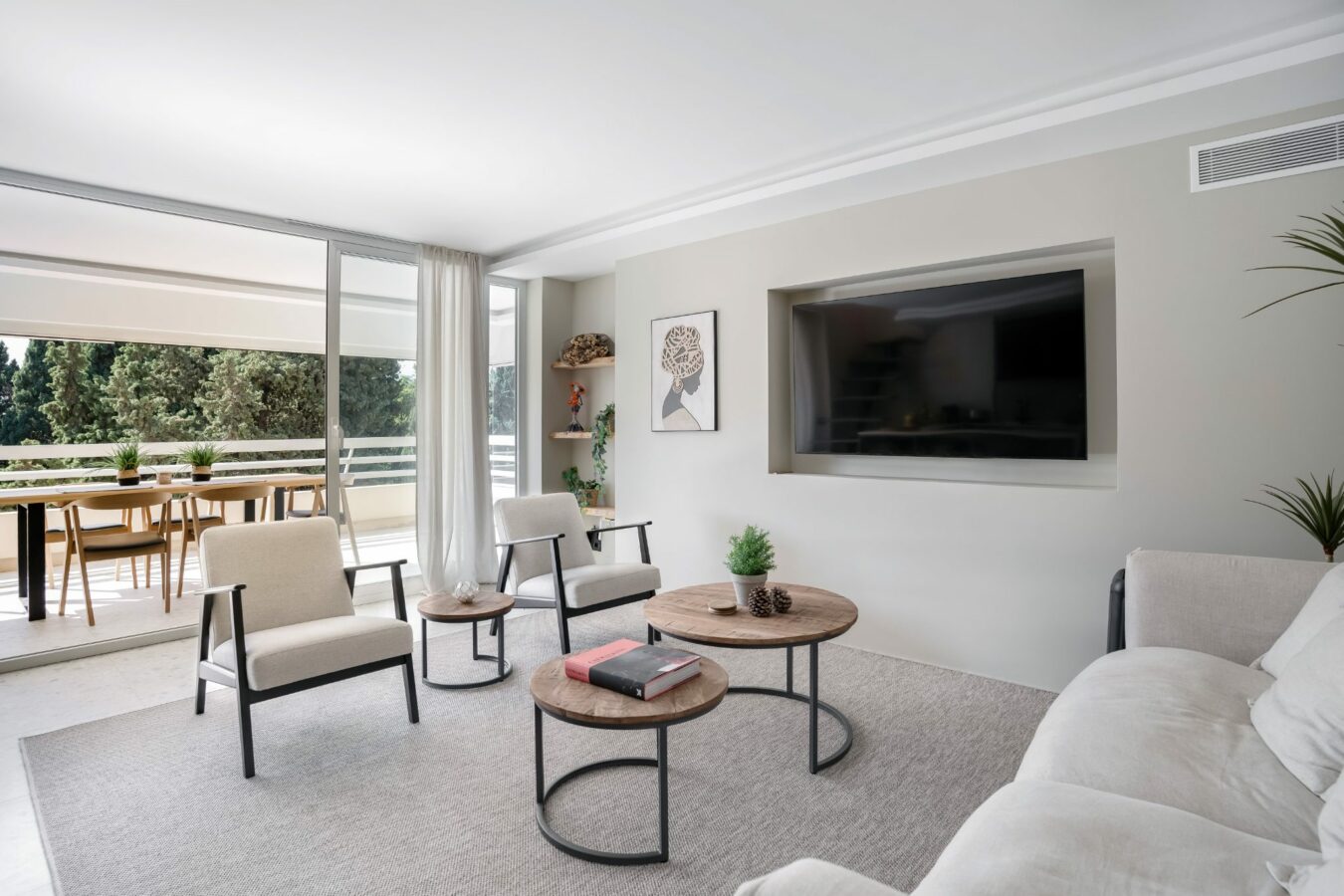 FOR SALE 🏡 Refurbished Three-Bedroom Penthouse with Private Rooftop Pool – Marbella Centre, Marbella 🇪🇸