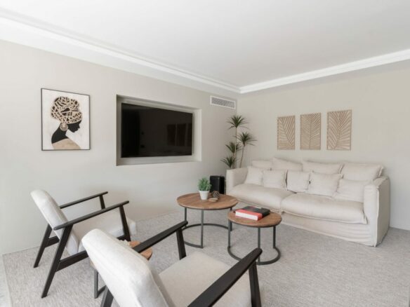 FOR SALE 🏡 Refurbished Three-Bedroom Penthouse with Private Rooftop Pool – Marbella Centre, Marbella 🇪🇸