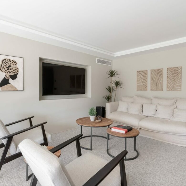 FOR SALE 🏡 Refurbished Three-Bedroom Penthouse with Private Rooftop Pool – Marbella Centre, Marbella 🇪🇸