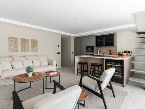 FOR SALE 🏡 Refurbished Three-Bedroom Penthouse with Private Rooftop Pool – Marbella Centre, Marbella 🇪🇸