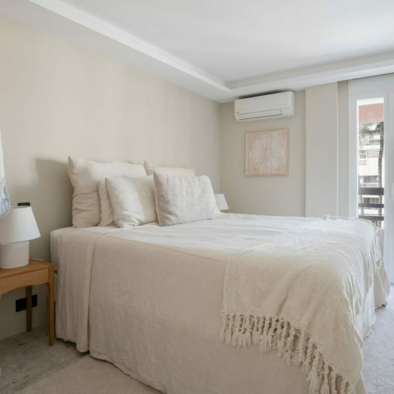 FOR SALE 🏡 Refurbished Three-Bedroom Penthouse with Private Rooftop Pool – Marbella Centre, Marbella 🇪🇸
