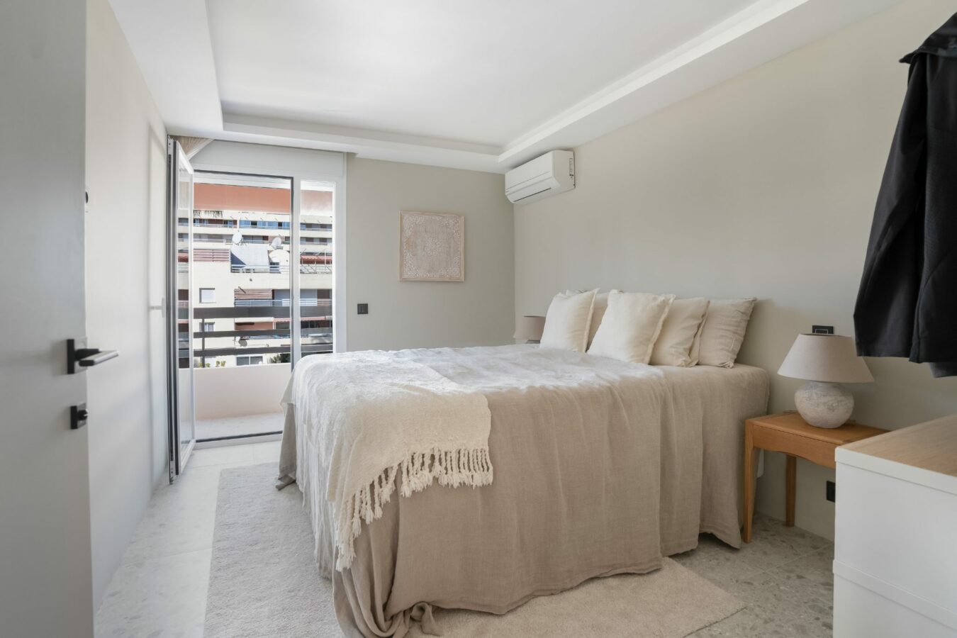 FOR SALE 🏡 Refurbished Three-Bedroom Penthouse with Private Rooftop Pool – Marbella Centre, Marbella 🇪🇸