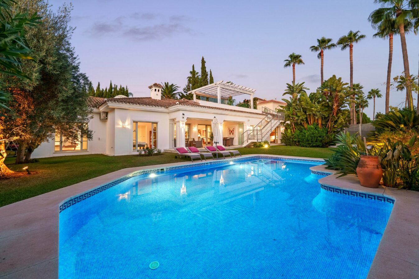 FOR SALE 🏡 Mediterranean Four-Bedroom Villa with Saltwater Pool and Rooftop Sea Views – Sierra Blanca, Golden Mile, Marbella 🇪🇸