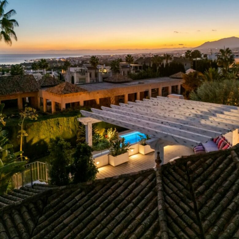 FOR SALE 🏡 Mediterranean Four-Bedroom Villa with Saltwater Pool and Rooftop Sea Views – Sierra Blanca, Golden Mile, Marbella 🇪🇸