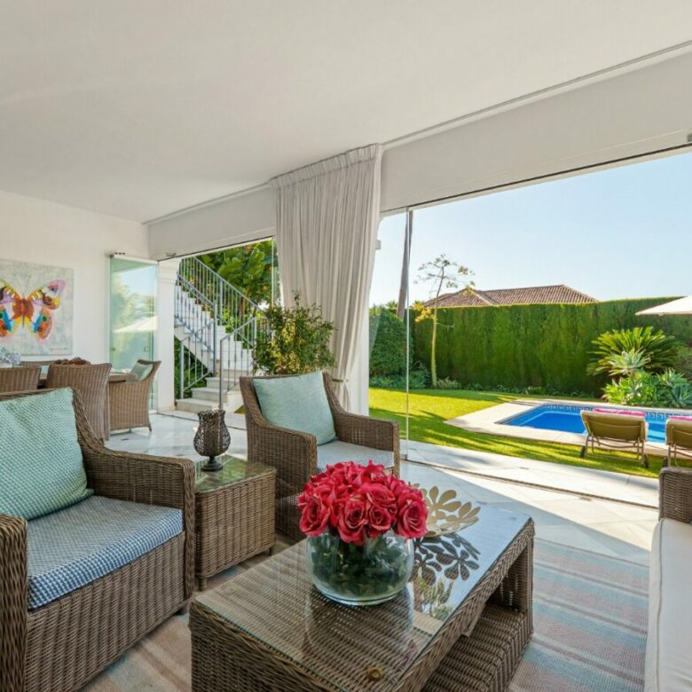 FOR SALE 🏡 Mediterranean Four-Bedroom Villa with Saltwater Pool and Rooftop Sea Views – Sierra Blanca, Golden Mile, Marbella 🇪🇸