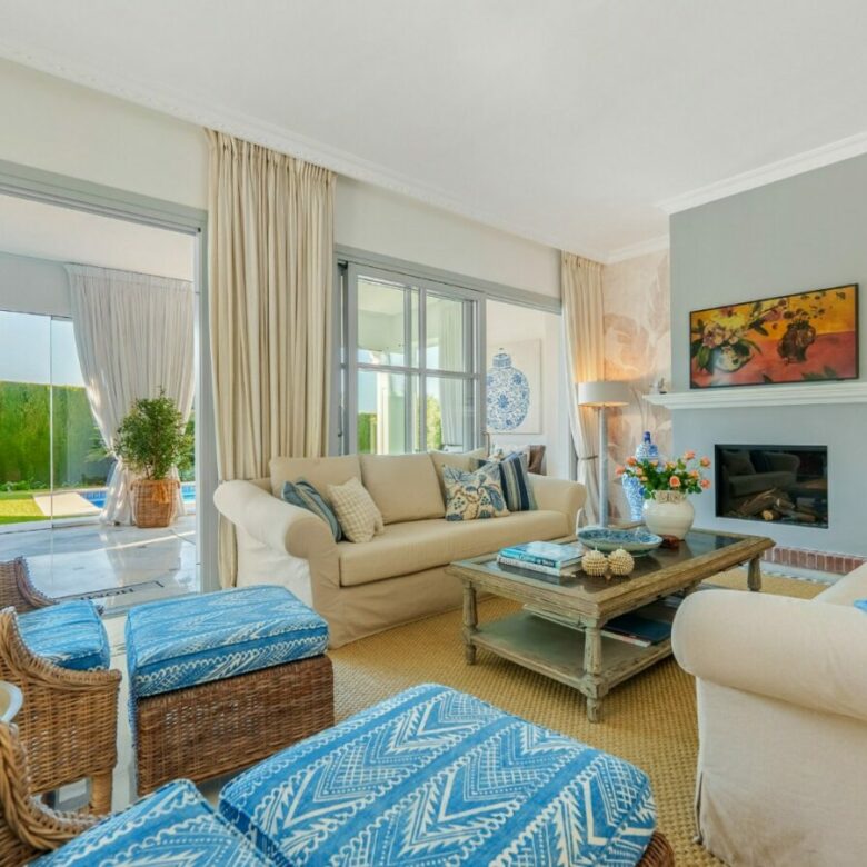 FOR SALE 🏡 Mediterranean Four-Bedroom Villa with Saltwater Pool and Rooftop Sea Views – Sierra Blanca, Golden Mile, Marbella 🇪🇸