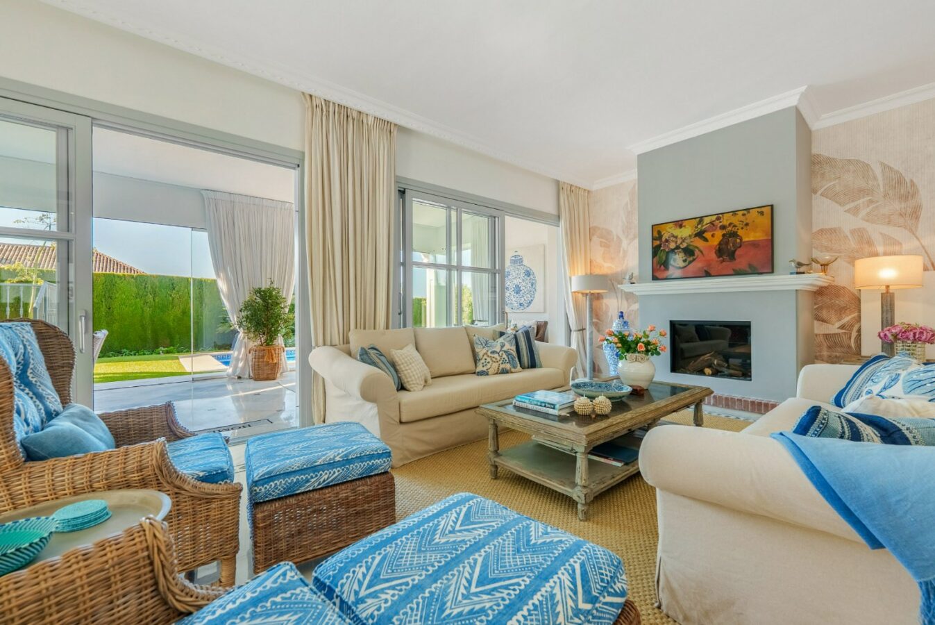 FOR SALE 🏡 Mediterranean Four-Bedroom Villa with Saltwater Pool and Rooftop Sea Views – Sierra Blanca, Golden Mile, Marbella 🇪🇸