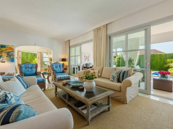 FOR SALE 🏡 Mediterranean Four-Bedroom Villa with Saltwater Pool and Rooftop Sea Views – Sierra Blanca, Golden Mile, Marbella 🇪🇸