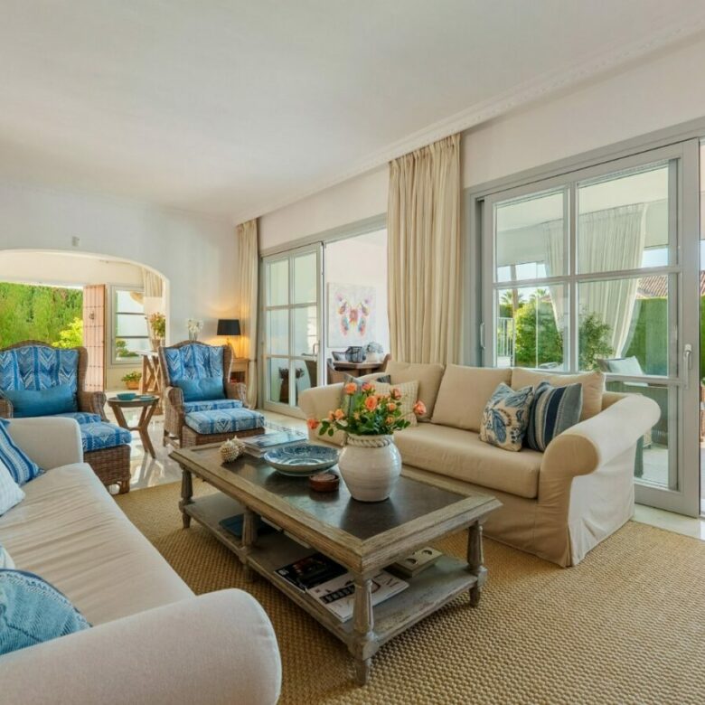 FOR SALE 🏡 Mediterranean Four-Bedroom Villa with Saltwater Pool and Rooftop Sea Views – Sierra Blanca, Golden Mile, Marbella 🇪🇸