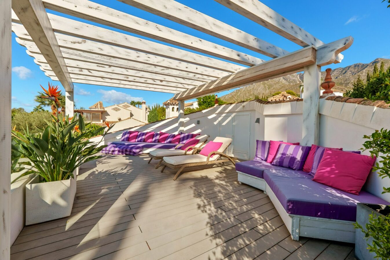 FOR SALE 🏡 Mediterranean Four-Bedroom Villa with Saltwater Pool and Rooftop Sea Views – Sierra Blanca, Golden Mile, Marbella 🇪🇸