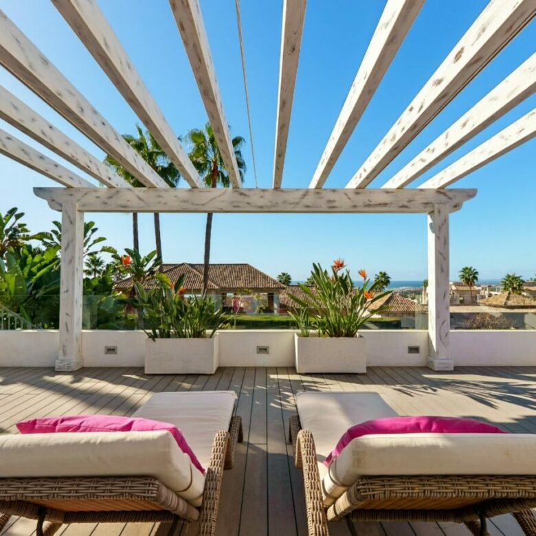 FOR SALE 🏡 Mediterranean Four-Bedroom Villa with Saltwater Pool and Rooftop Sea Views – Sierra Blanca, Golden Mile, Marbella 🇪🇸