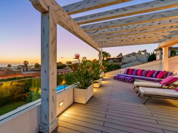 FOR SALE 🏡 Mediterranean Four-Bedroom Villa with Saltwater Pool and Rooftop Sea Views – Sierra Blanca, Golden Mile, Marbella 🇪🇸
