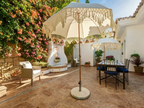 FOR SALE 🏡 Mediterranean Four-Bedroom Villa with Saltwater Pool and Rooftop Sea Views – Sierra Blanca, Golden Mile, Marbella 🇪🇸