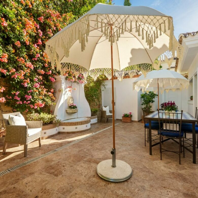 FOR SALE 🏡 Mediterranean Four-Bedroom Villa with Saltwater Pool and Rooftop Sea Views – Sierra Blanca, Golden Mile, Marbella 🇪🇸