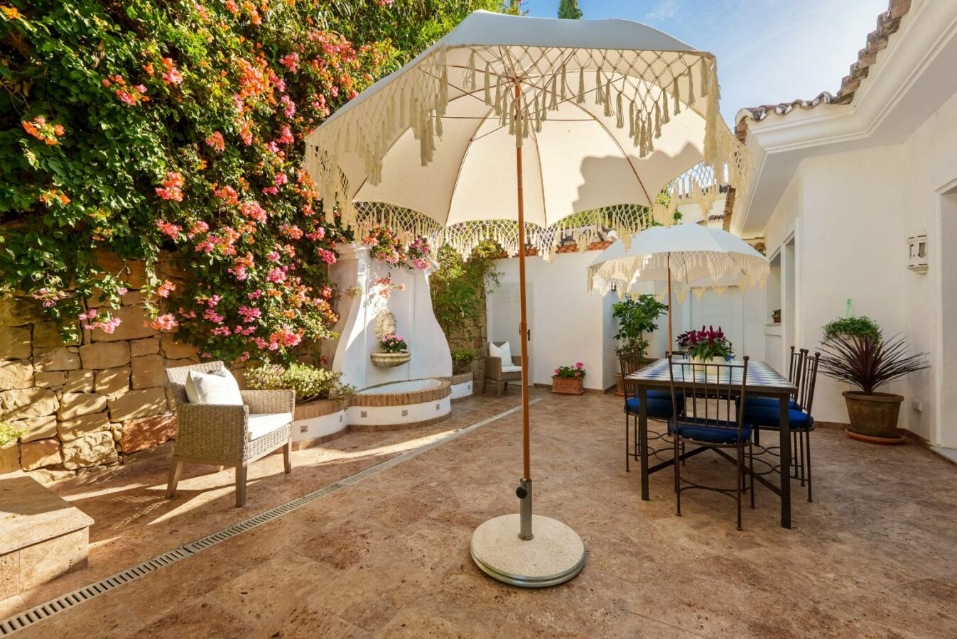 FOR SALE 🏡 Mediterranean Four-Bedroom Villa with Saltwater Pool and Rooftop Sea Views – Sierra Blanca, Golden Mile, Marbella 🇪🇸