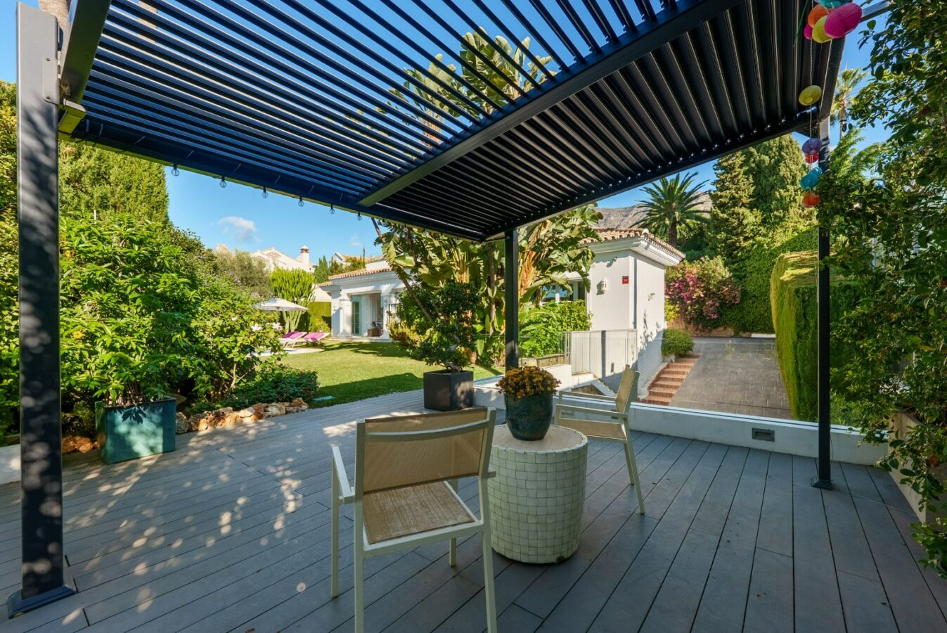 FOR SALE 🏡 Mediterranean Four-Bedroom Villa with Saltwater Pool and Rooftop Sea Views – Sierra Blanca, Golden Mile, Marbella 🇪🇸