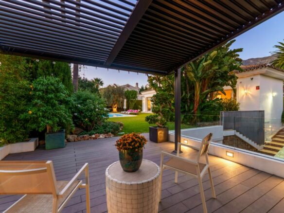 FOR SALE 🏡 Mediterranean Four-Bedroom Villa with Saltwater Pool and Rooftop Sea Views – Sierra Blanca, Golden Mile, Marbella 🇪🇸