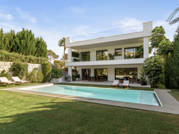 Near Puerto Banus – FOR SALE  🇪🇸 Villa 4B   — Nueva Andalucía, Marbella 🇪🇸